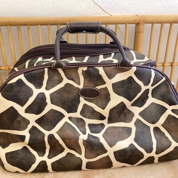 Giraffe print luggage - Picture 8 of 9